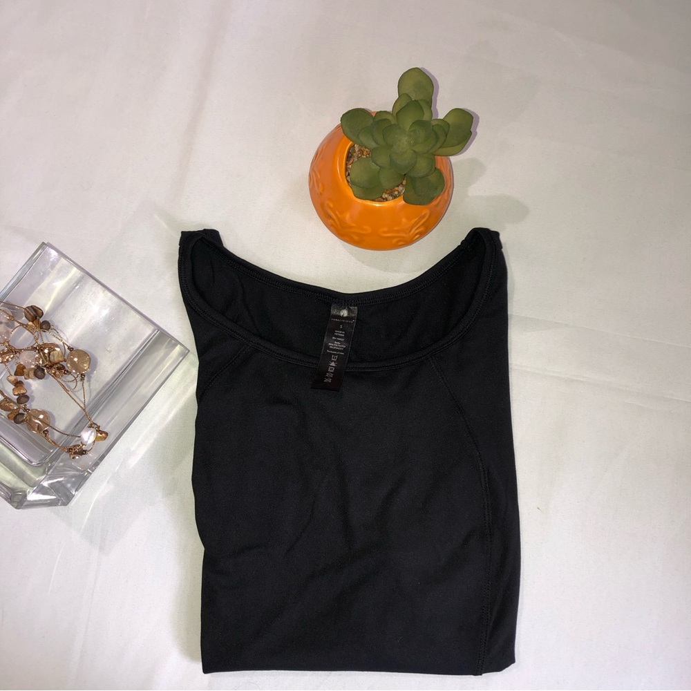 New Yogalicious Women's Black Sleeveless - Picture 14 of 14